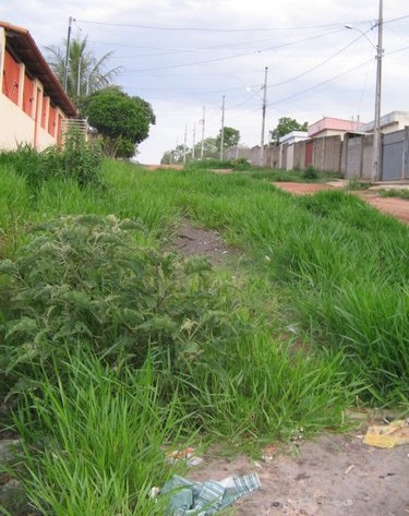 População fica sitiada em bairros esquecidos pela administração foto 024